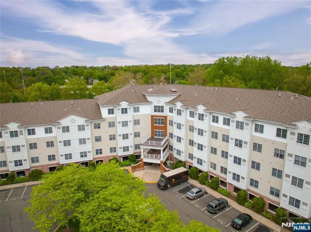 189 Forest 112, Paramus, NJ 07652