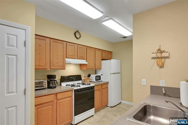 189 Forest 112, Paramus, NJ 07652