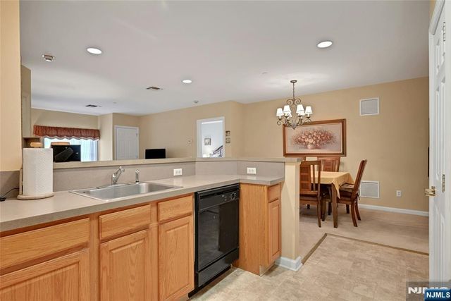 189 Forest 112, Paramus, NJ 07652