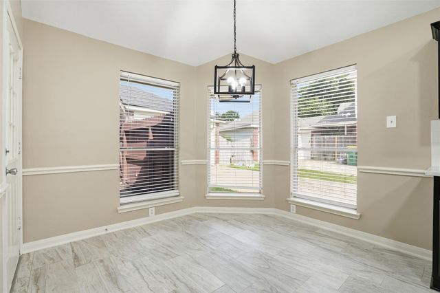 4015 Lakepointe Forest Drive, Seabrook, TX 77586