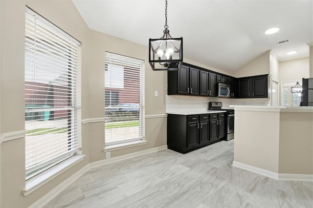 4015 Lakepointe Forest Drive, Seabrook, TX 77586