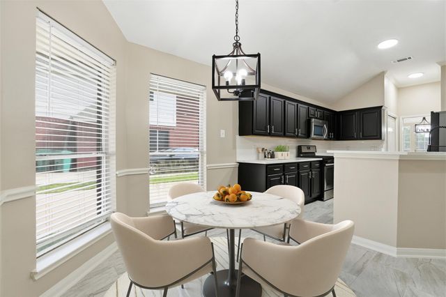 4015 Lakepointe Forest Drive, Seabrook, TX 77586