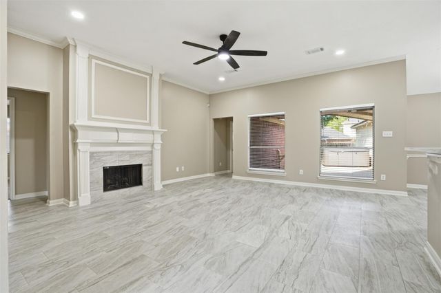 4015 Lakepointe Forest Drive, Seabrook, TX 77586