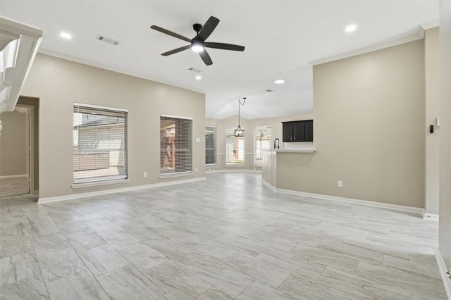 4015 Lakepointe Forest Drive, Seabrook, TX 77586