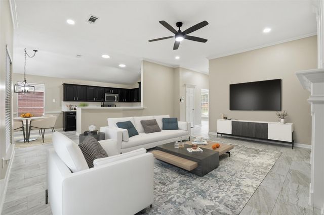 4015 Lakepointe Forest Drive, Seabrook, TX 77586