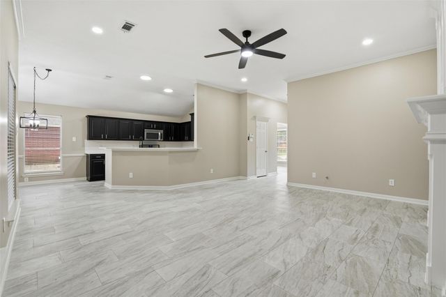 4015 Lakepointe Forest Drive, Seabrook, TX 77586