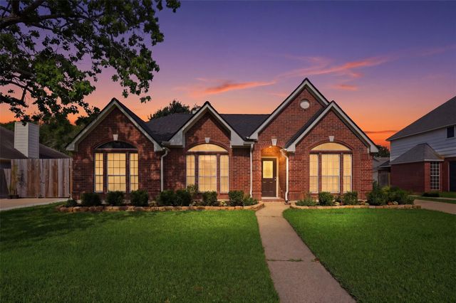 4015 Lakepointe Forest Drive, Seabrook, TX 77586