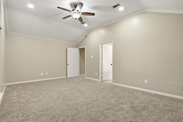 4015 Lakepointe Forest Drive, Seabrook, TX 77586