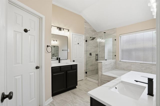 4015 Lakepointe Forest Drive, Seabrook, TX 77586