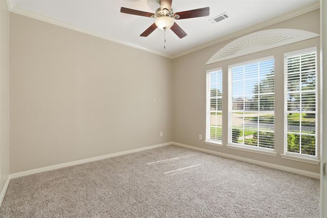 4015 Lakepointe Forest Drive, Seabrook, TX 77586