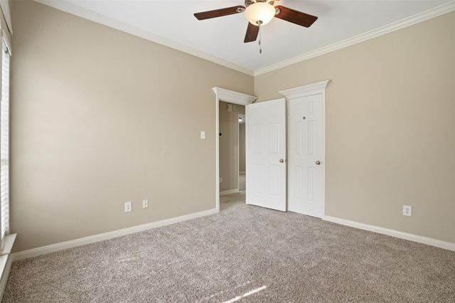 4015 Lakepointe Forest Drive, Seabrook, TX 77586