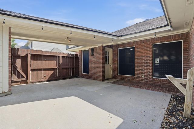 4015 Lakepointe Forest Drive, Seabrook, TX 77586