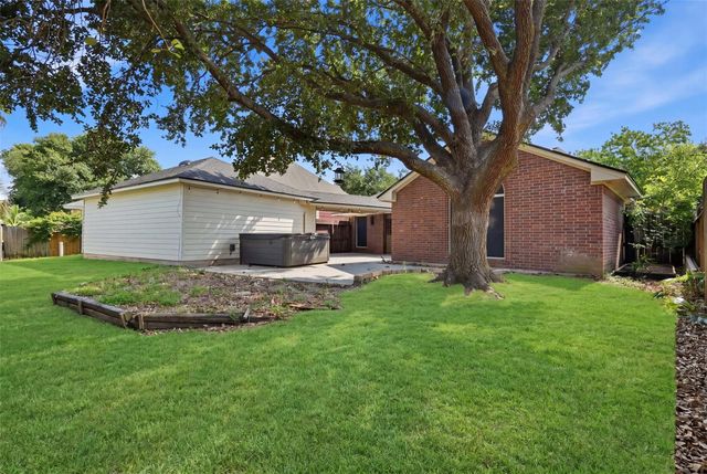 4015 Lakepointe Forest Drive, Seabrook, TX 77586