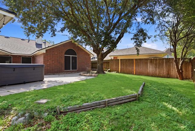 4015 Lakepointe Forest Drive, Seabrook, TX 77586