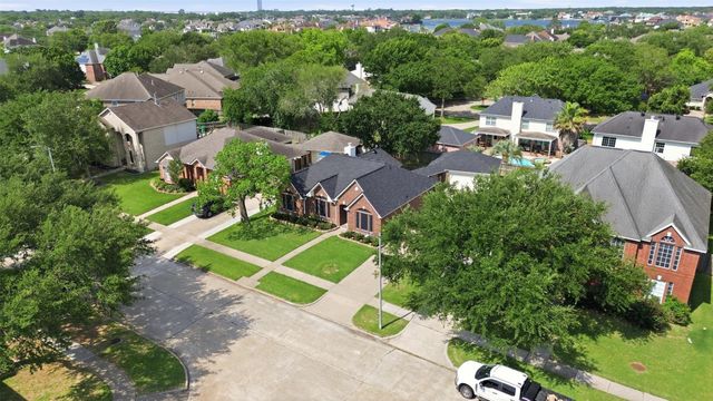 4015 Lakepointe Forest Drive, Seabrook, TX 77586