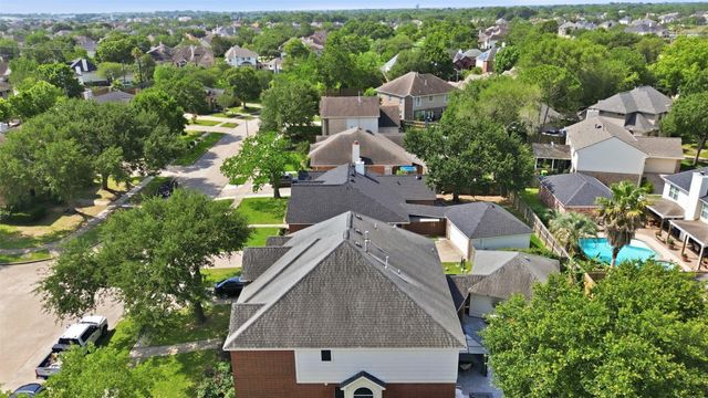 4015 Lakepointe Forest Drive, Seabrook, TX 77586