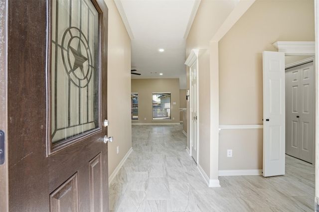 4015 Lakepointe Forest Drive, Seabrook, TX 77586