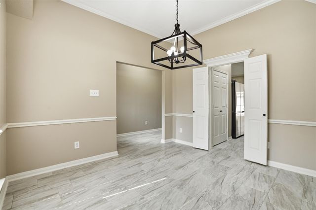 4015 Lakepointe Forest Drive, Seabrook, TX 77586