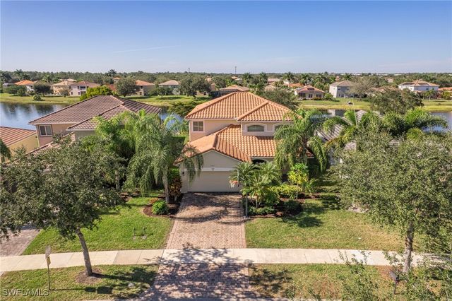 1541 Birdie DR, Naples, FL 34120