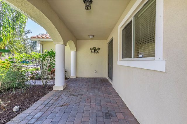 1541 Birdie DR, Naples, FL 34120