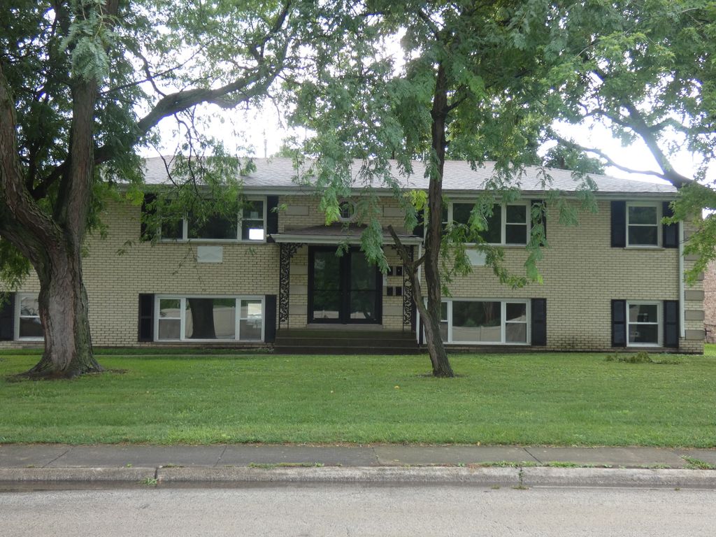 241 S Small Avenue 4, Kankakee, IL 60901