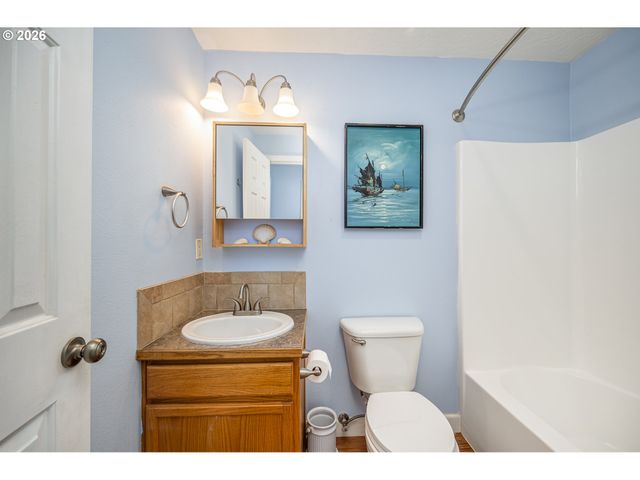 1580 S 60TH St, Springfield, OR 97478