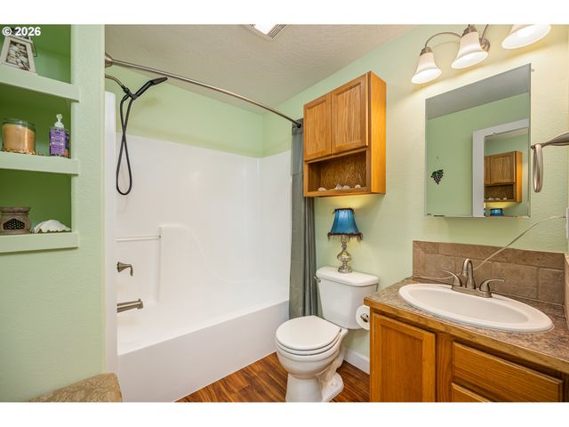 1580 S 60TH St, Springfield, OR 97478