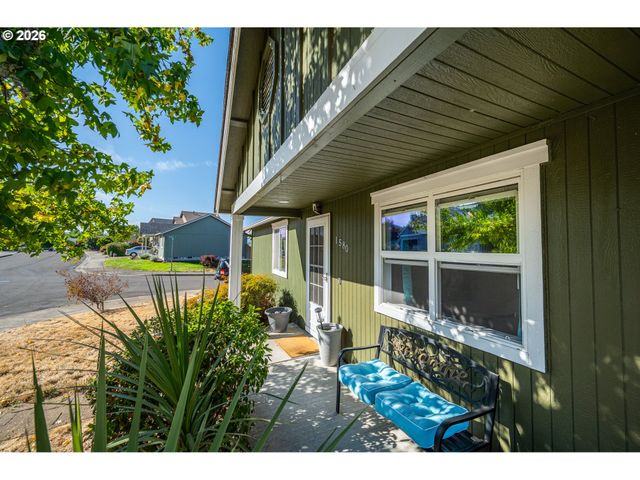 1580 S 60TH St, Springfield, OR 97478