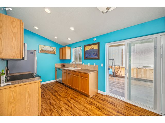 1580 S 60TH St, Springfield, OR 97478