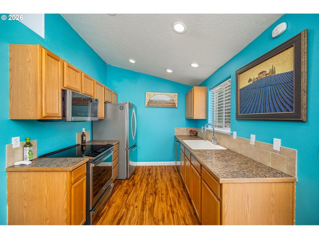 1580 S 60TH St, Springfield, OR 97478