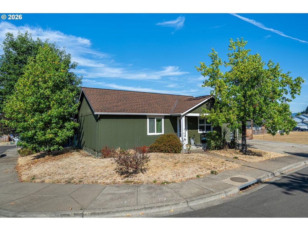 1580 S 60TH St, Springfield, OR 97478