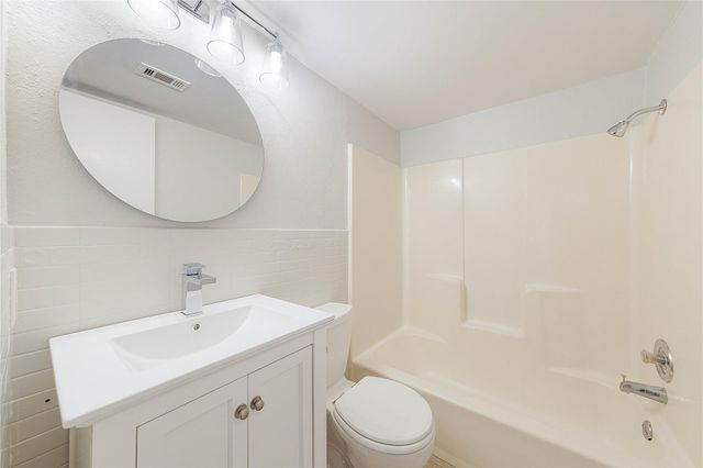 2500 Burleson RD 512, Austin, TX 78741