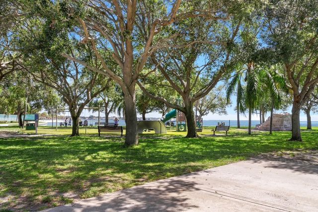 606 12TH AVENUE NE 2, St Petersburg, FL 33701