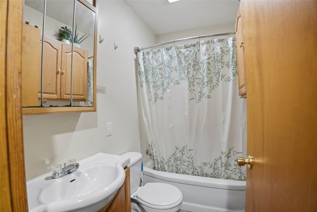 1108 N 6th Avenue E, Newton, IA 50208