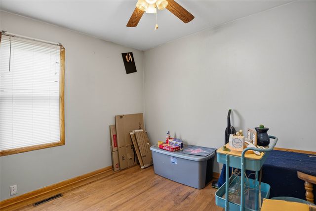 1108 N 6th Avenue E, Newton, IA 50208