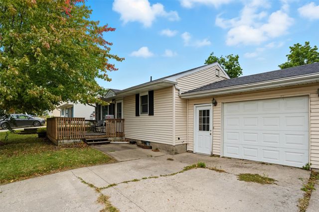 1108 N 6th Avenue E, Newton, IA 50208