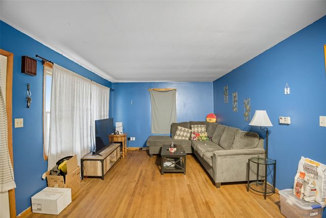 1108 N 6th Avenue E, Newton, IA 50208