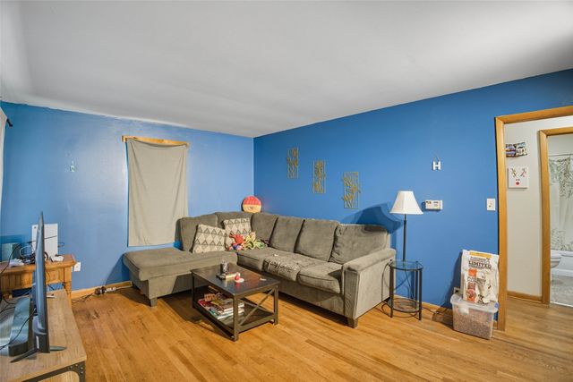 1108 N 6th Avenue E, Newton, IA 50208