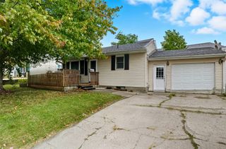 1108 N 6th Avenue E, Newton, IA 50208
