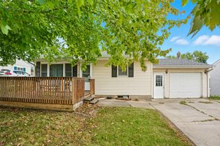 1108 N 6th Avenue E, Newton, IA 50208
