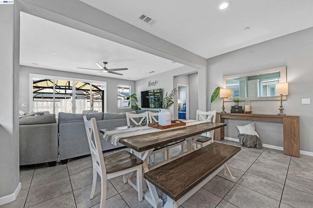 1589 Friendly St, Manteca, CA 95337