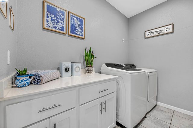 1589 Friendly St, Manteca, CA 95337