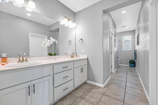 1589 Friendly St, Manteca, CA 95337