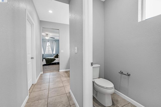 1589 Friendly St, Manteca, CA 95337