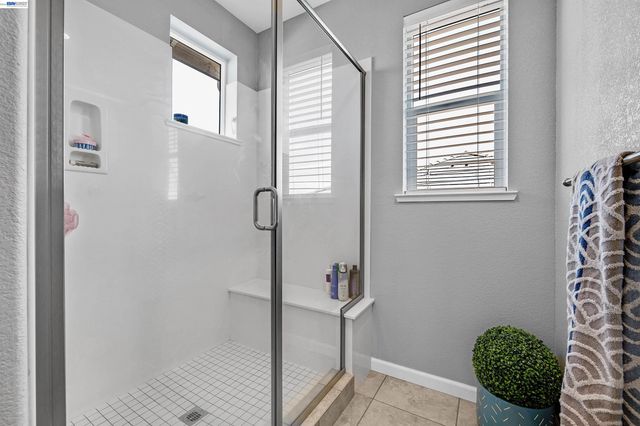 1589 Friendly St, Manteca, CA 95337