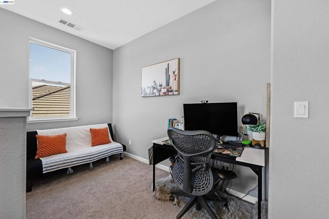 1589 Friendly St, Manteca, CA 95337