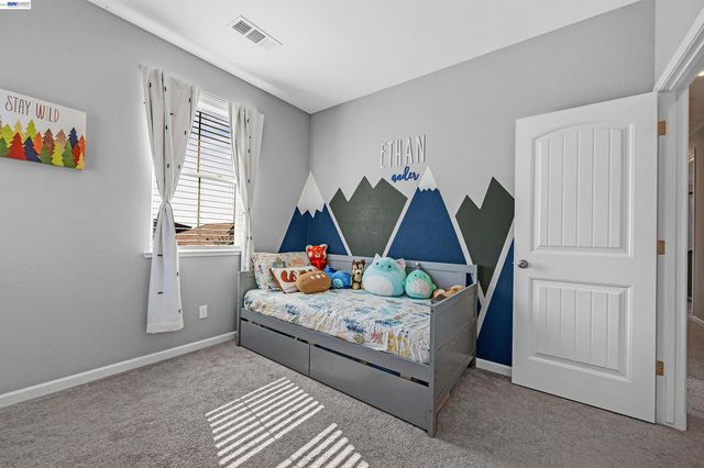 1589 Friendly St, Manteca, CA 95337