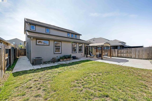 1589 Friendly St, Manteca, CA 95337