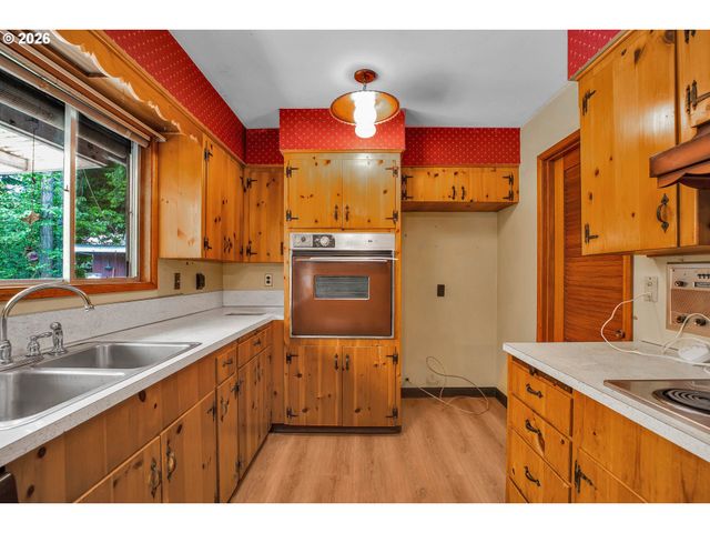 16714 Ne WASCO St, Portland, OR 97230