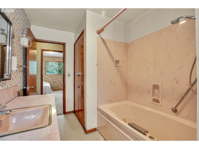 16714 Ne WASCO St, Portland, OR 97230